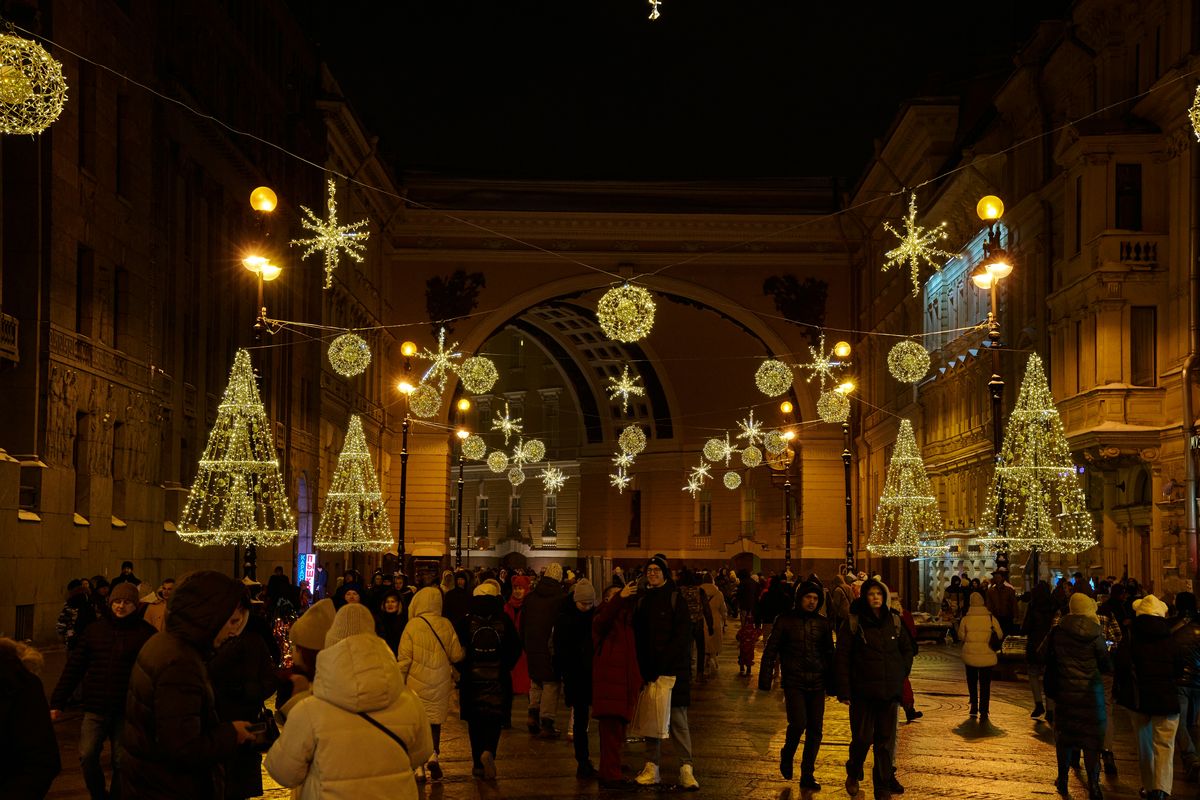 Professional Christmas Lighting In West Palm Beach 11 Safety First: Why A Licensed Electrical Contractor Is Non-Negotiable